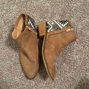 Women’s ankle boots size 9